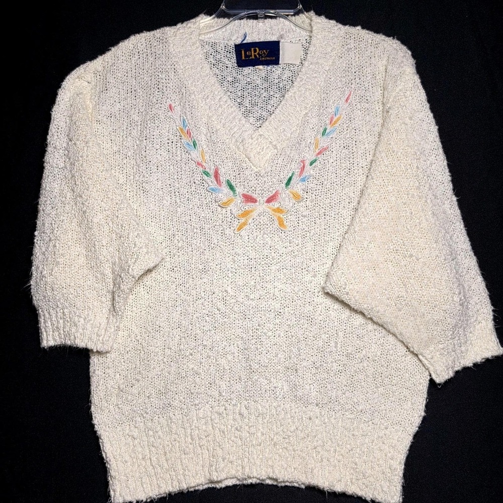 Vintage LeRoy Knitwear 80s V-Neck Popcorn Knit Sweater White Pastel Applique M